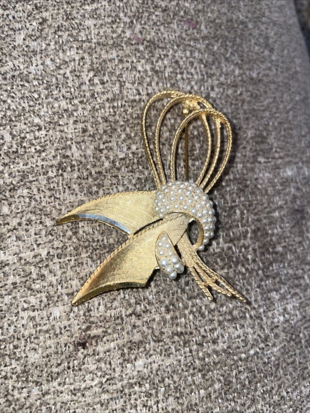 Vintage BSK Gold Tone Rhinestone Bow Brooch Textured Ribbon Mid Century Signed